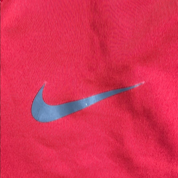Nike Pro shirt. Size M - Picture 3 of 4